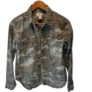 Forever 21 Camo Botton Down Jacket Medium